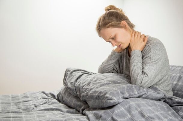 Douleur au cou due à l'ostéochondrose cervicale